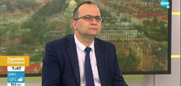 Комуникацията в коалицията драматично трябва да се промени, счита Мартин Димитров