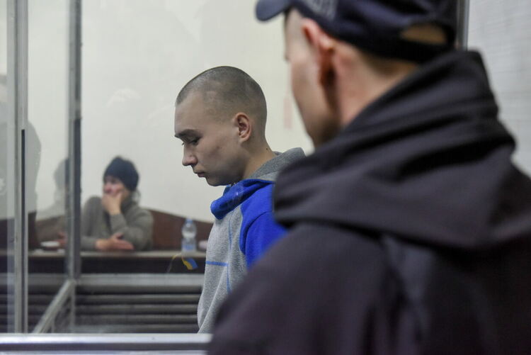 Първият руски войник, изправен пред съд за военни престъпления в Украйна, се призна за виновен