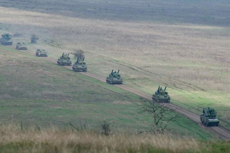 Русия струпва войски в Курска област на границата с Украйна