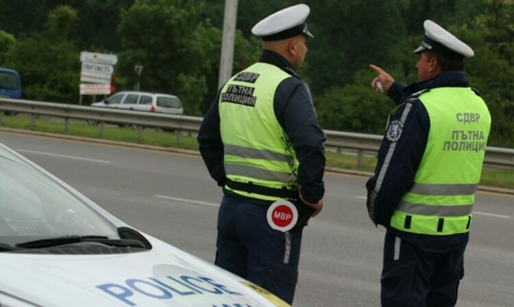 Шофьор 2 пъти в рамките на 5 дни бяга от полицията 