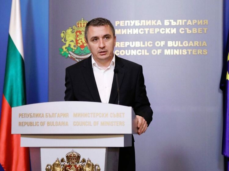 Mинистърът на енергетиката Александър Николов подава оставка в понеделник, решението е политическо