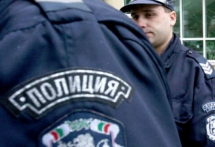 36-годишен скача на полицаи след скандал в заведение в Джебел