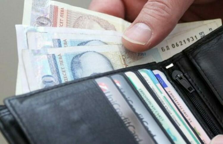 Двама задигнаха портмонета с пари, деца крали от строителен обект