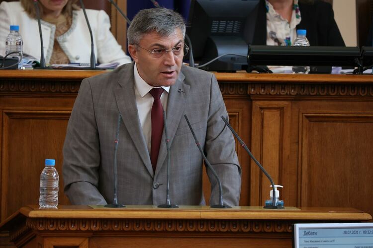 Карадайъ заминава за Брюксел, ще се срещне с Макрон