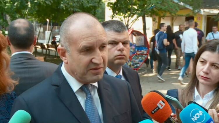 Радев призова правителството да не се крие зад Народното събрание за Северна Македония