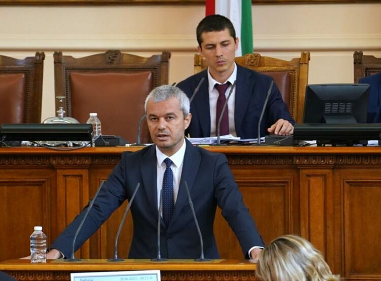 Костадинов: Изгонването на руските дипломати е национално предателство