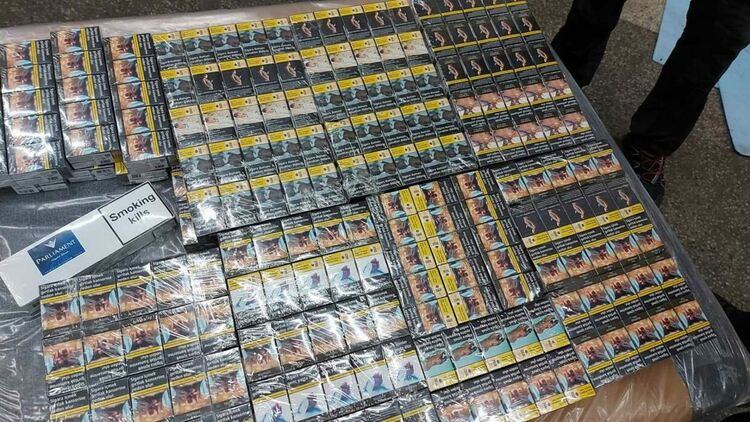 Откриха близо 44 000 контрабандни цигари в три товарни автомобила