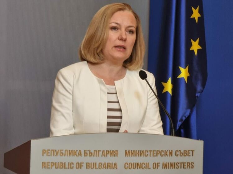 Йорданова с призив към Гешев за снимките от спалнята на Борисов