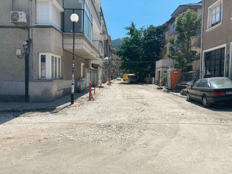 Напредват дейностите по рехабилитацията на улица “Драгоман”