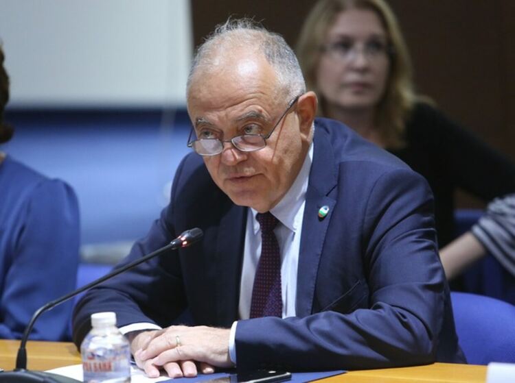 Скандал: Как изтече запис на среща на парламентарната група на "Демократична България"