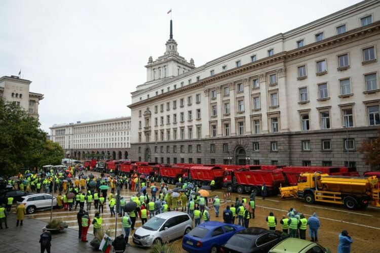 Пътни фирми излизат на безсрочен протест