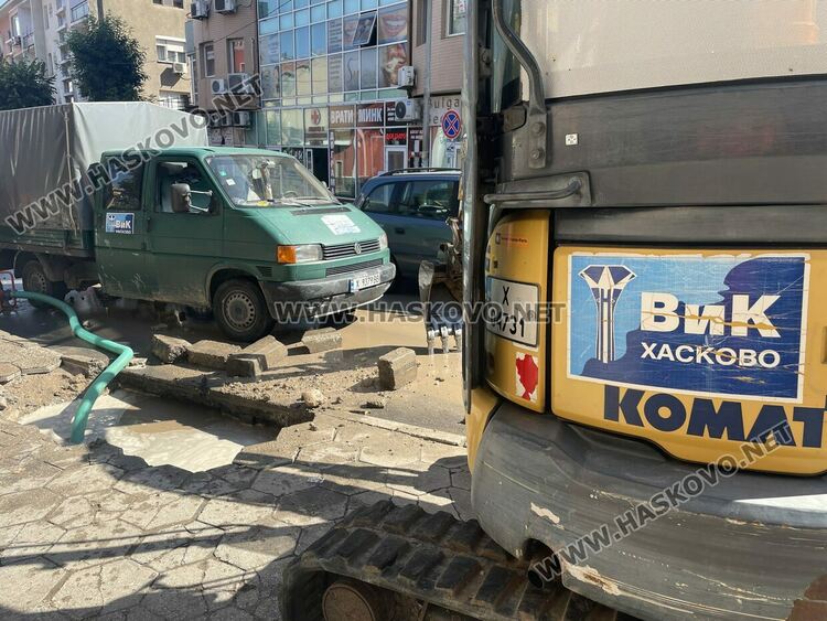 ВиК авария затруднява движението по бул. “Освобождение”