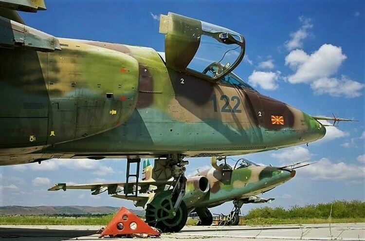 Македония подари на Украйна четирите Су-25, които купи от Киев през 2001 за 4 млн. евро