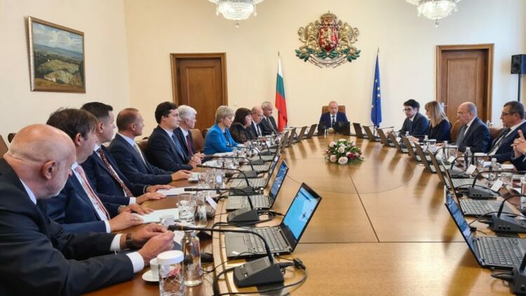 Държавата оздравява "Булгаргаз" с 800 млн. лв. заем