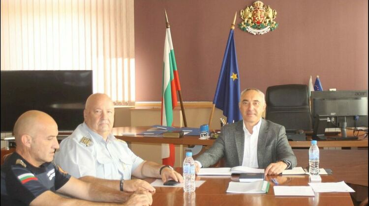 Областният управител Ангел Стоев обсъди с комисар Мангараков пожарната обстановка в областта