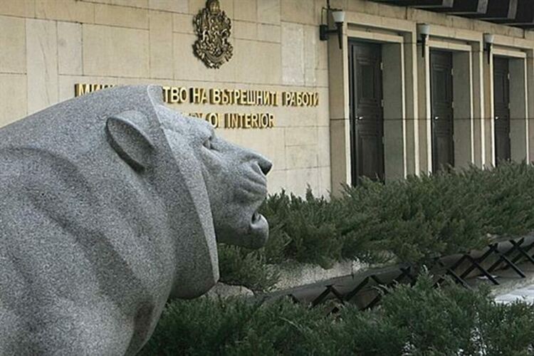 През изминалото денонощие на територията на региона са проверени 160 МПС и 206 лица