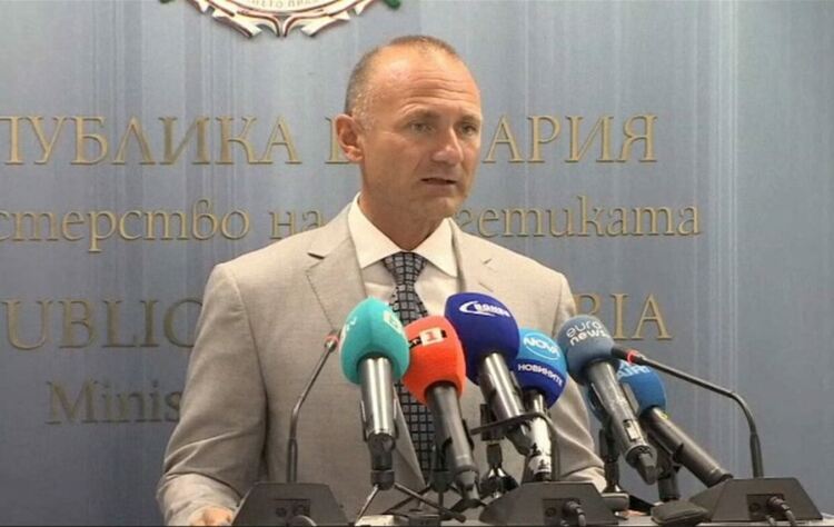 Енергийният министър: Приехме офертата на "Шиниър" за един танкер