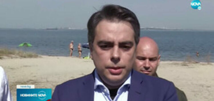 Асен Василев пита за какво ще харчи Велкова допълнителни 12 млрд., за евтин руски газ ли