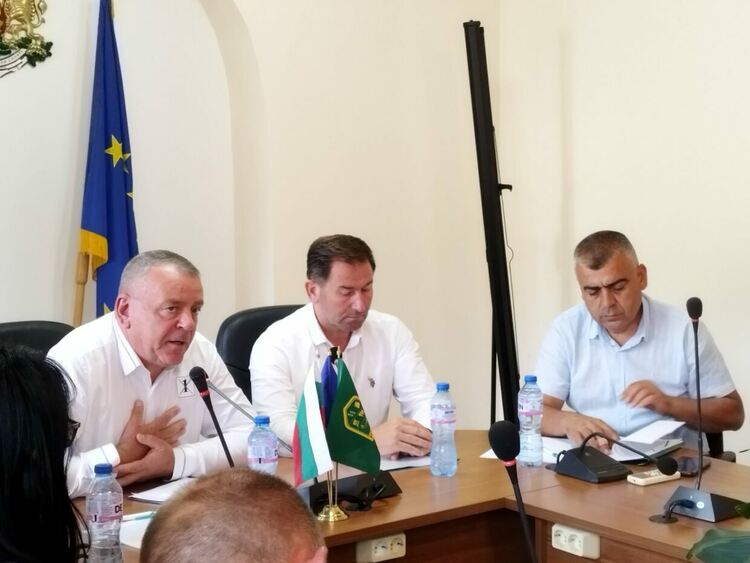 Хайри Садъков и представители на местната власт от ДПС обсъдиха план за преодоляване на кризата в региона