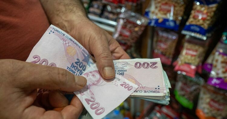Турската лира отново поевтиня рекордно спрямо долара