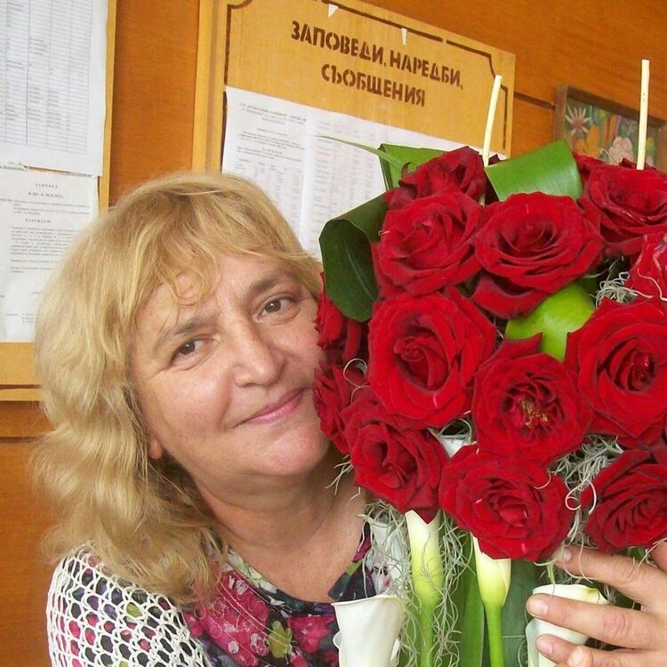 Педагози от „Славейков“ с поетична вечер в памет на колегата им Катя Кирчева