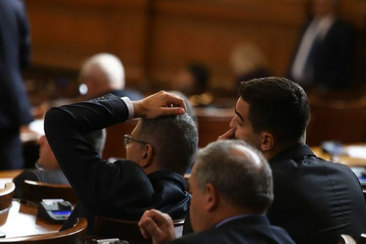Нов блокаж на парламента. Депутатите не могат да се разберат за комисиите