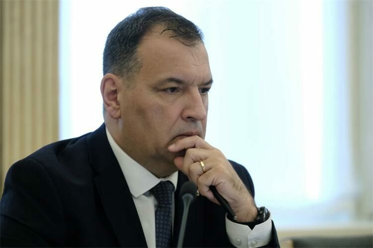 Лапсус на хърватския министър на здравеопазването: "Здравият човек има сто жени"