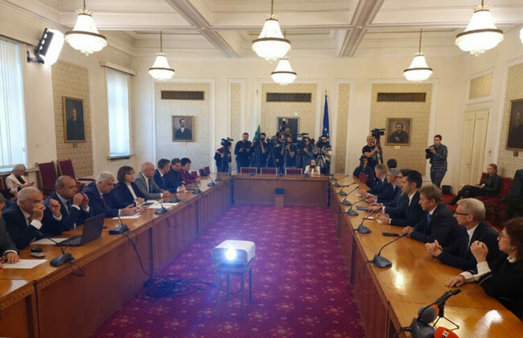 БСП и Продължаваме Промяната на среща за бюджета