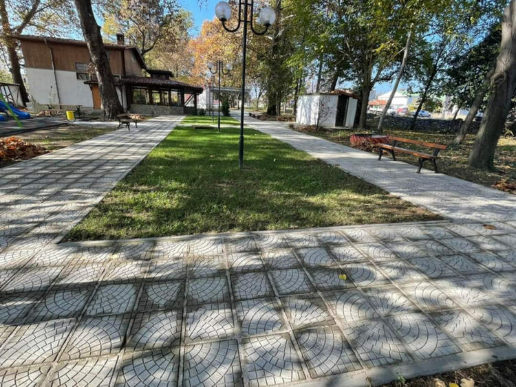 Обновен е паркът на село Бяла река