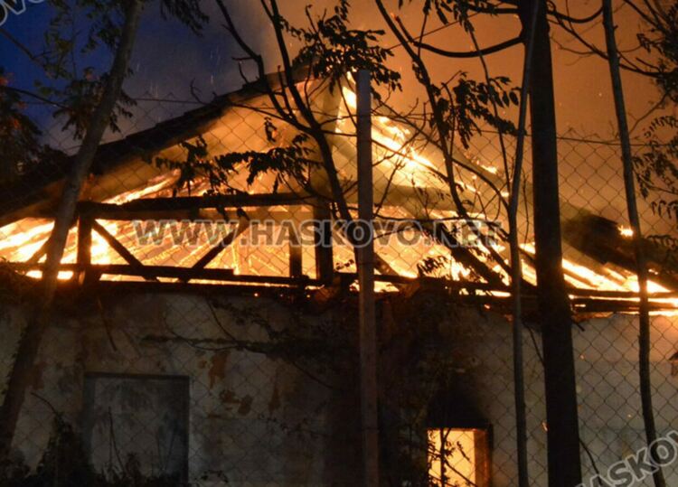 Жена пострада при пожар в Хасково