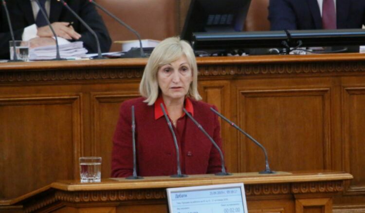 Нов скандал около Минко Ангелов, пращал притеснителни SMS-и на Смиляна Нитова