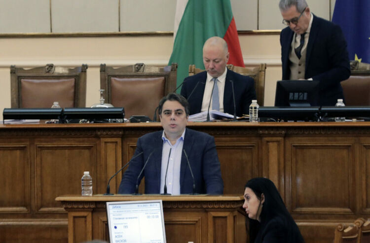 Депутатите обсъждат декларацията на ПП за бюджета