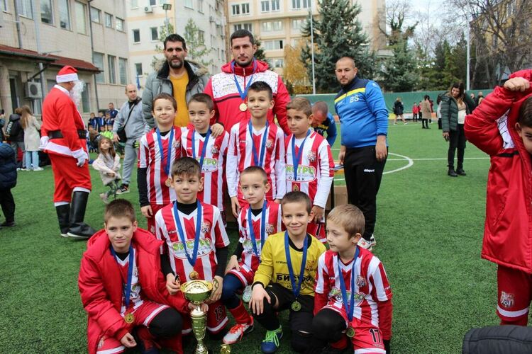 Шампионска титла и две трети места за отборите на ФК „Хасково“ в турнир