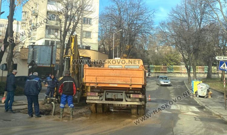 ВиК авария до училище „Васил Левски“, районът остана без вода