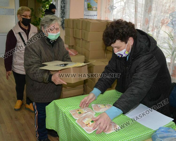 Пакети с хранителни продукти за 100 души от хасковския Съюз на диабетиците