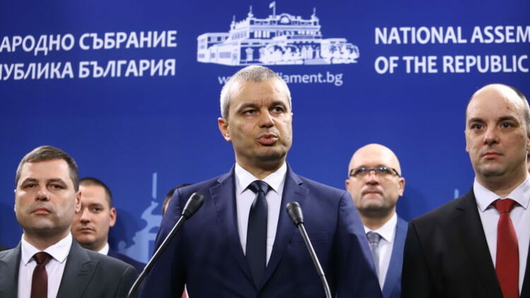 Костадинов: С това бавене на мандатите Радев буквално изнасилва Конституцията