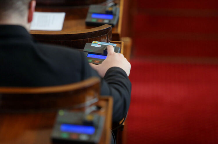 Депутатите приеха промени в Търговския закон, спряха предложения за стартъпите и лизингите
