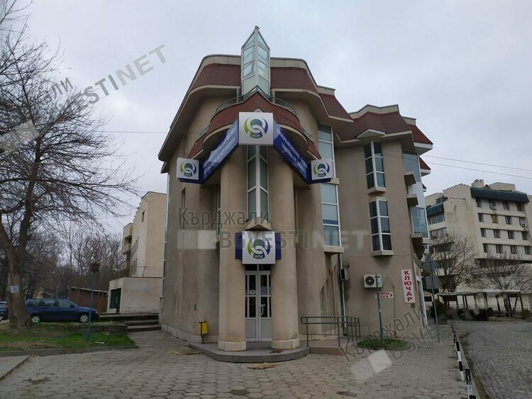 Хитрец отмъкна 18 бона от НОИ в Кърджали,представил документ-менте