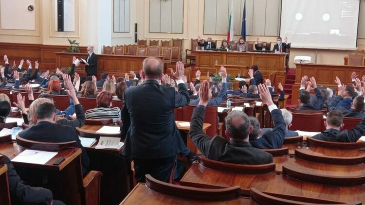 Възходи и падения на политическата 2022 г.
