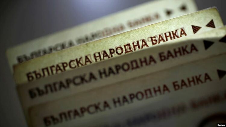 Цени, заплати, пенсии, данъци. Какво ново влиза в сила от 1 януари