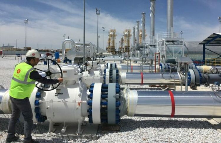 Растат подозренията, че България става параван за внос на руски газ