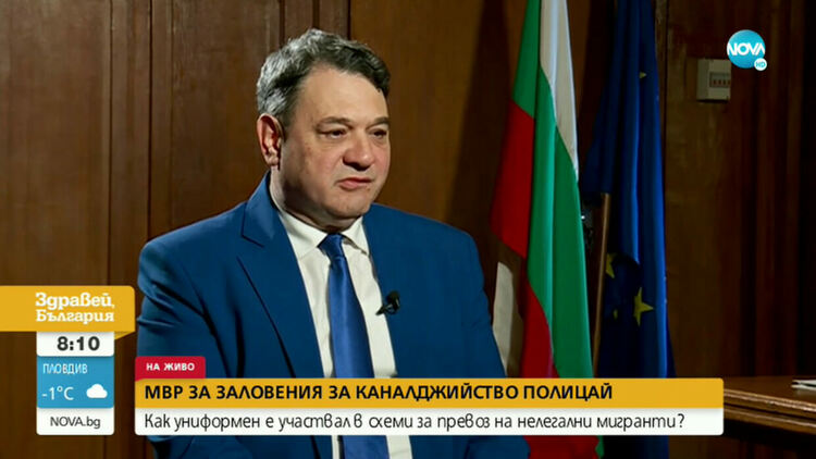 Полицаят каналджия не бил спрян случайно, има още двама задържани