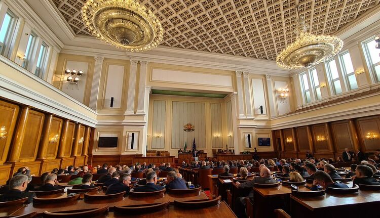 Закрито изслушване в парламента заради депутатка, позната на издирвания британец 