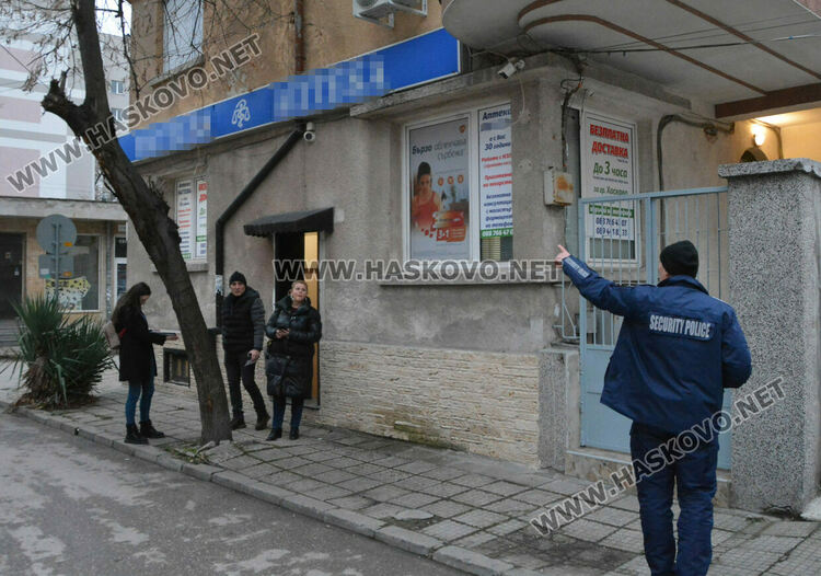 МВР със спецакция в центъра на Хасково, включиха и следово куче