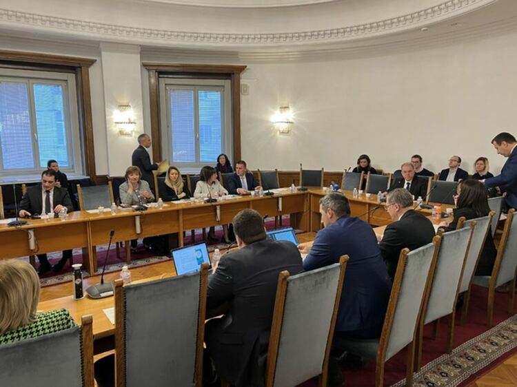 Чудене в правната комисия за прегазването на сроковете и изказванията на Крум Зарков