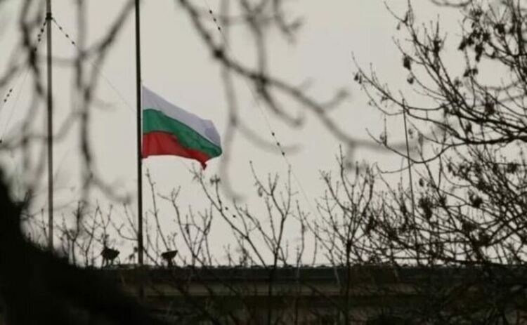 България сваля националния флаг наполовина, съпричастна със страдащите Турция и Сирия