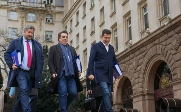 ПП и ДБ с декларация срещу Радев: Президентът се поставя над Народното събрание и разделя обществото