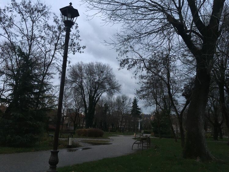 Облачно в петък, температури до 15 градуса