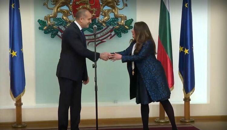 Президентът връчи орден „Мадарски конник“ на посланик Херо Мустафа
