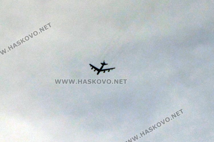 Тренировки на бомбардировачи B-52 над Хасково и Кърджали подпалиха социалната мрежа